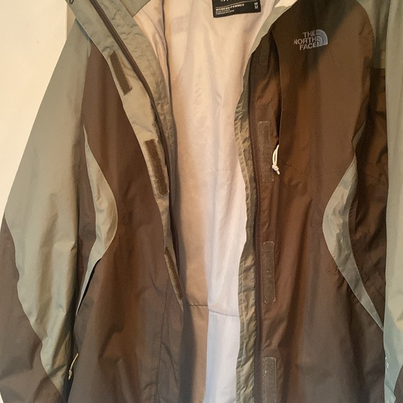 North Face Lightweight Jacket - Picture 7 of 12